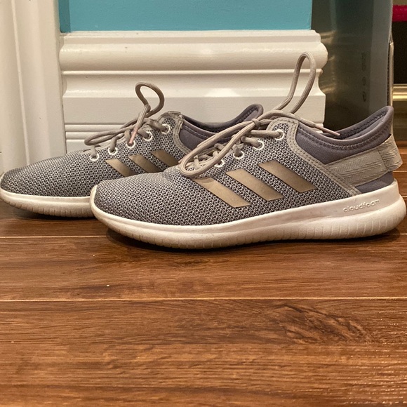 Running shoes Adidas couleur gris pointure 7